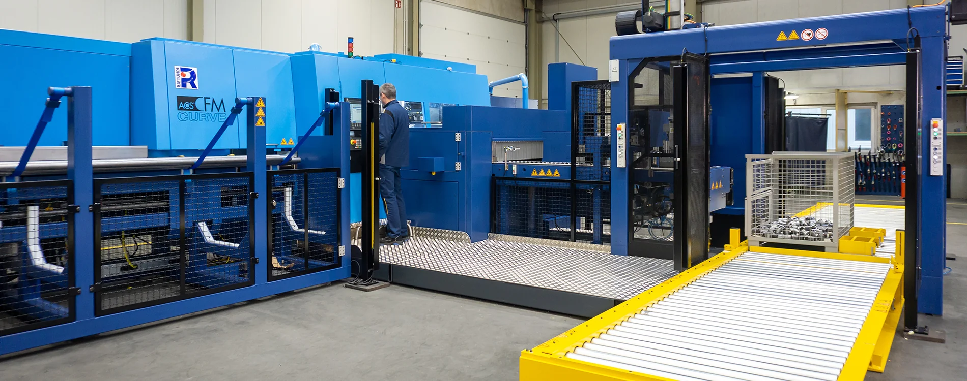 Gesamtansicht Anlage Maschine Bundlademagazin Stapelportal Roboter Rattunde AG